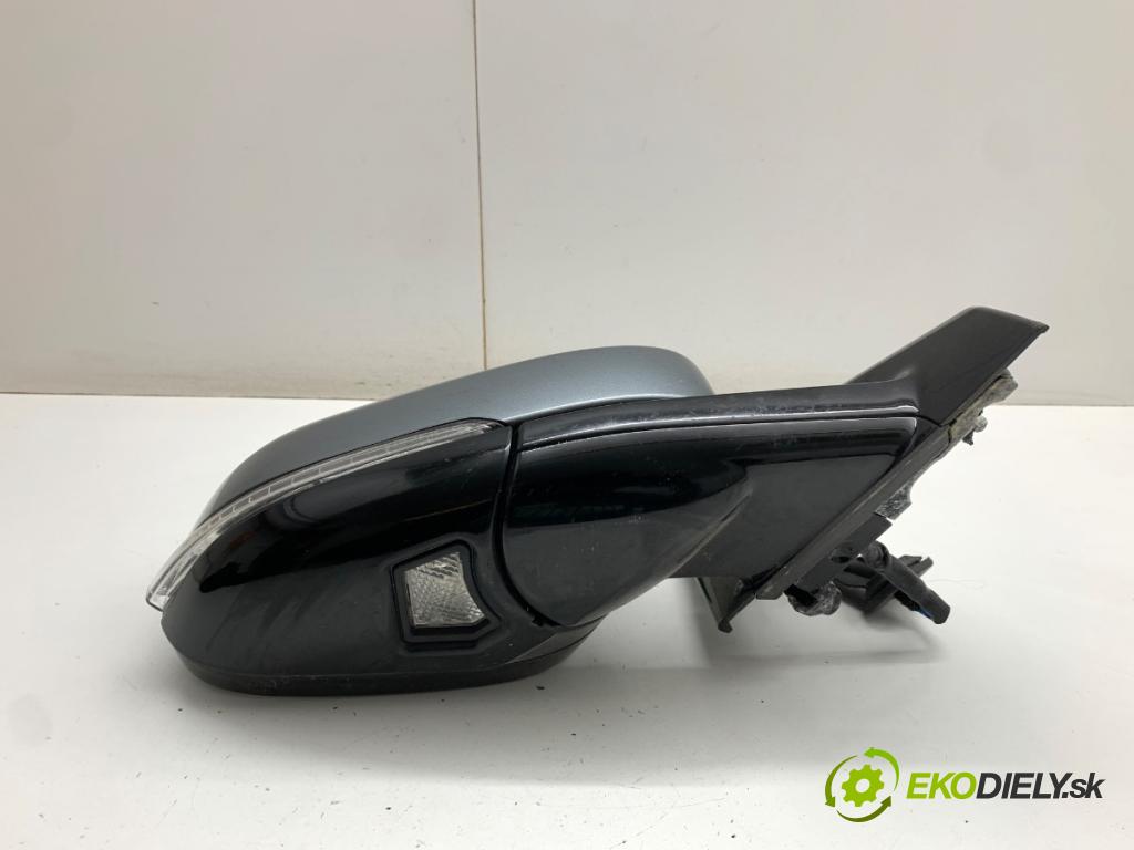 VOLVO V40 liftback 2014 84 kW D2 1560 zpětné zrcátko pravý