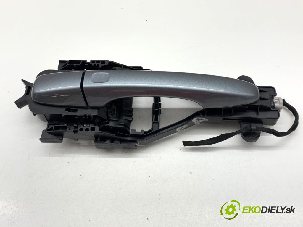 VOLVO V40 liftback 2014 84 kW D2 1560 klika vnejší pravý přední část 31440084
