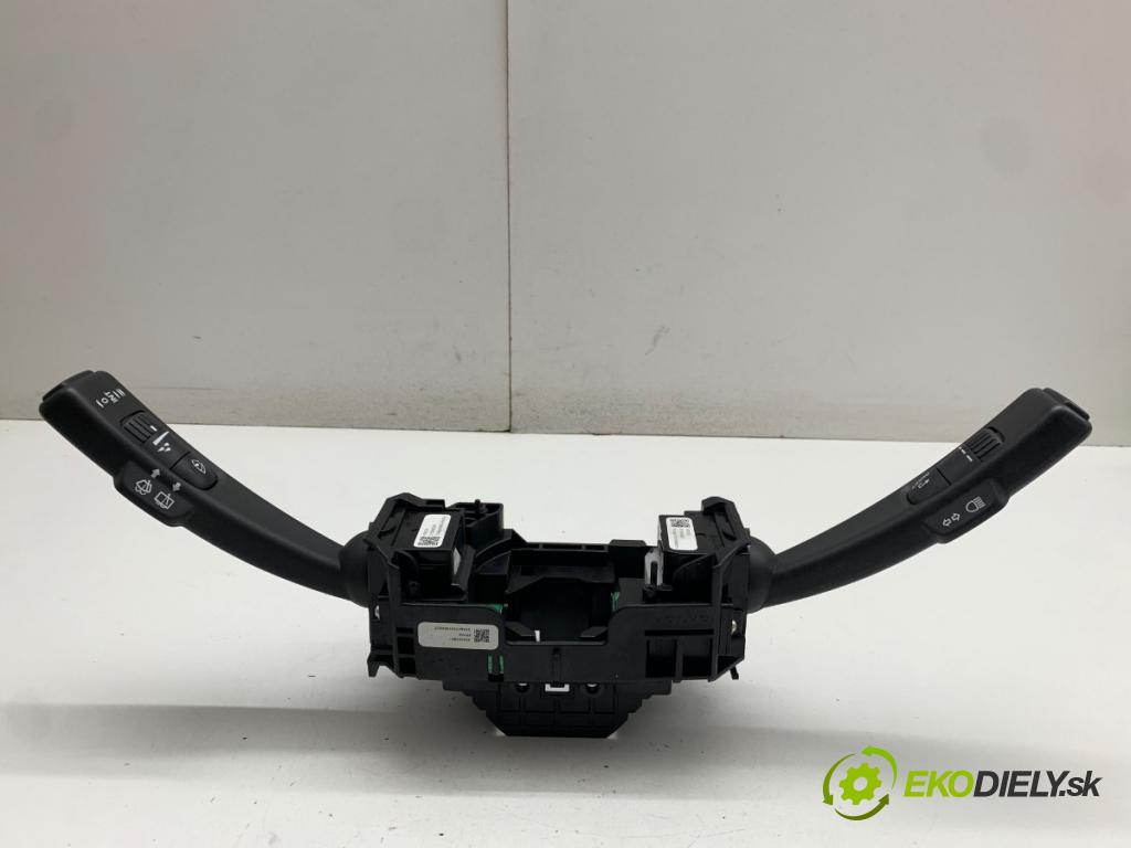 VOLVO V40 liftback 2014 84 kW D2 1560 přepínač kombinovaný 31394001 (Páčky pod volantem)