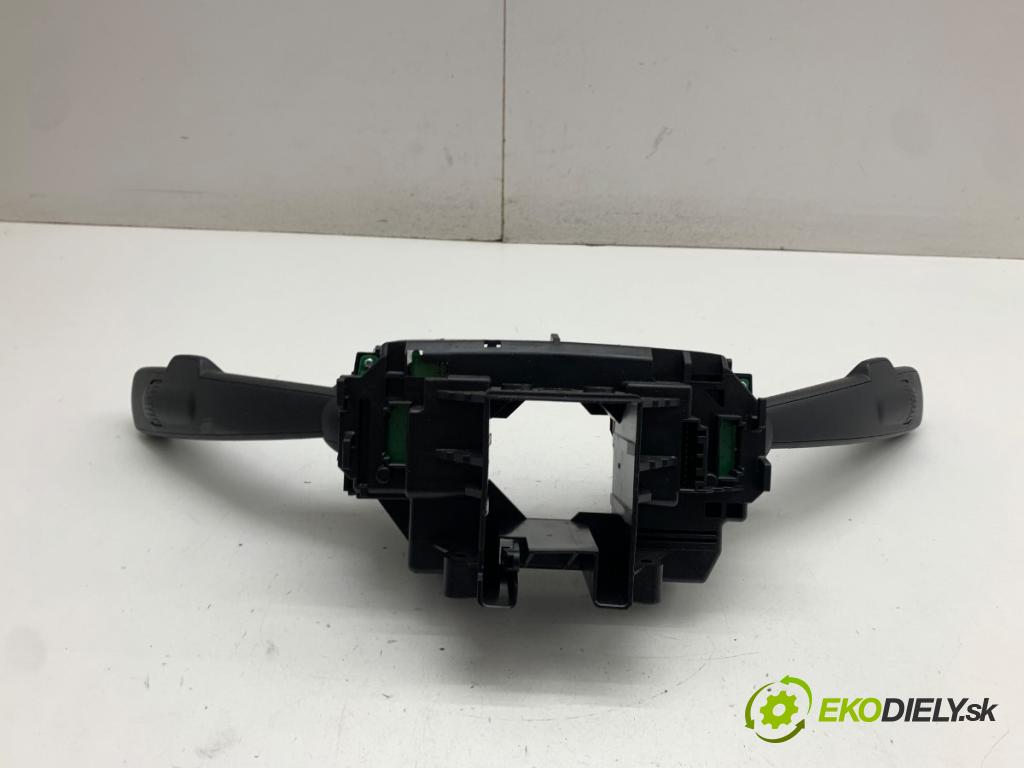 VOLVO V40 liftback 2014 84 kW D2 1560 přepínač kombinovaný 31394001 (Páčky pod volantem)