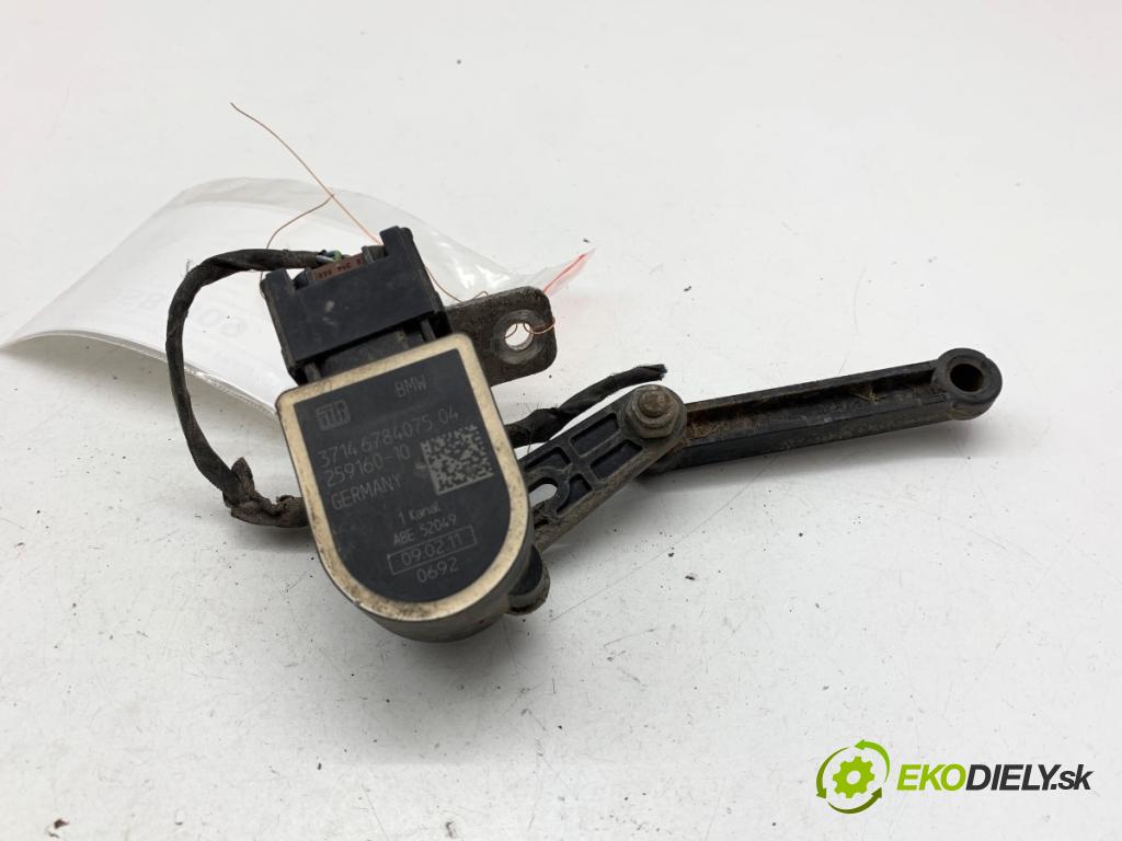 BMW F11 Kombi 2011 135 kW 520 d 1995 Snímač XENON pravy zad 678407504