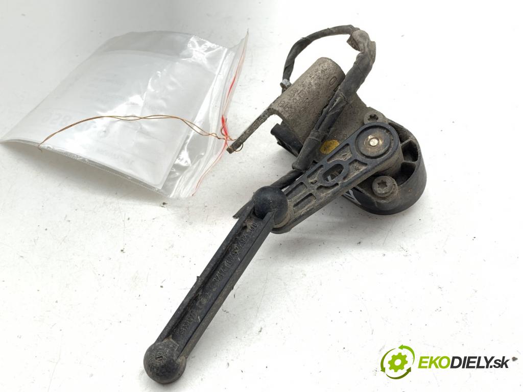 BMW F11 Kombi 2011 135 kW 520 d 1995 Snímač XENON pravy zad 678407504