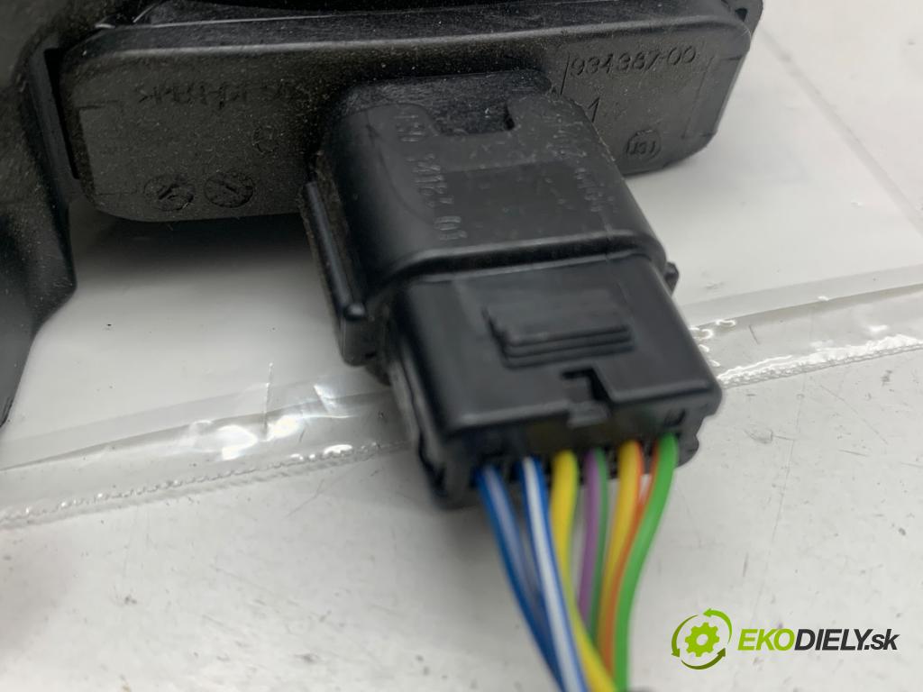 VOLVO V40 liftback 2014 84 kW D2 1560 Potenciometer plynu 31280595 (Potenciometer plynového pedálu)