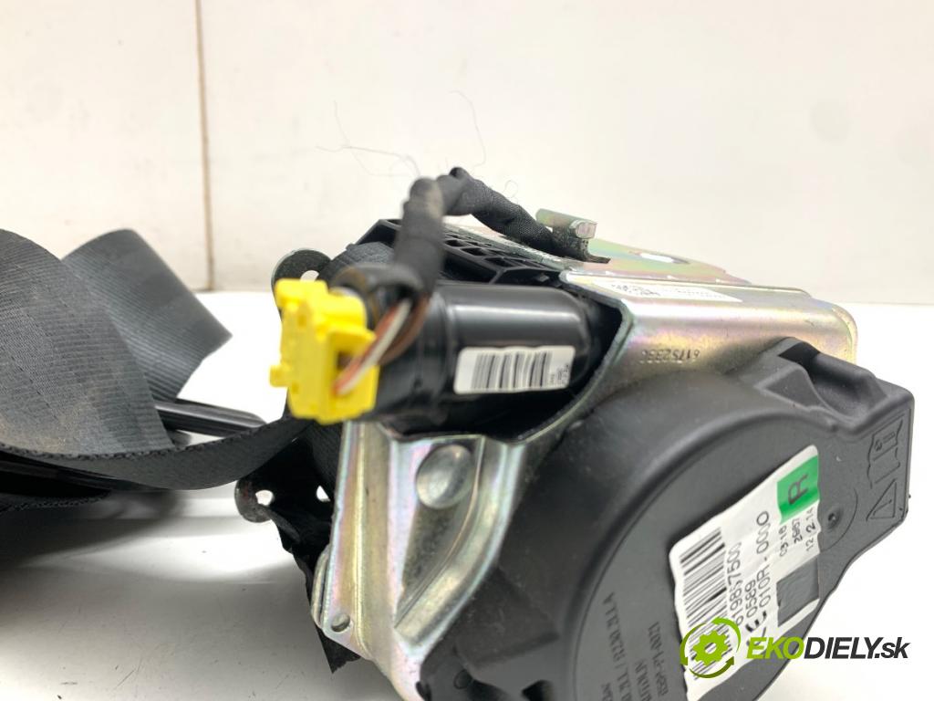 VOLVO V40 liftback 2014 84 kW D2 1560 Držiak BEZPEČNOSŤ pravy predný 31418479