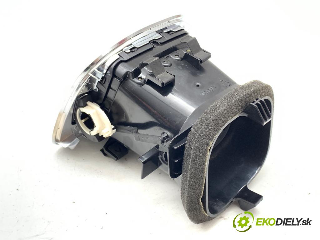 VOLVO V40 liftback 2014 84 kW D2 1560 mří topení levý přední část 30791697