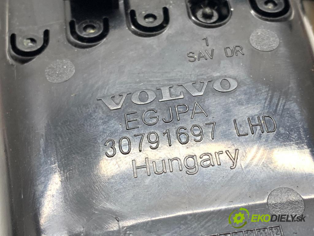 VOLVO V40 liftback 2014 84 kW D2 1560 mří topení levý přední část 30791697