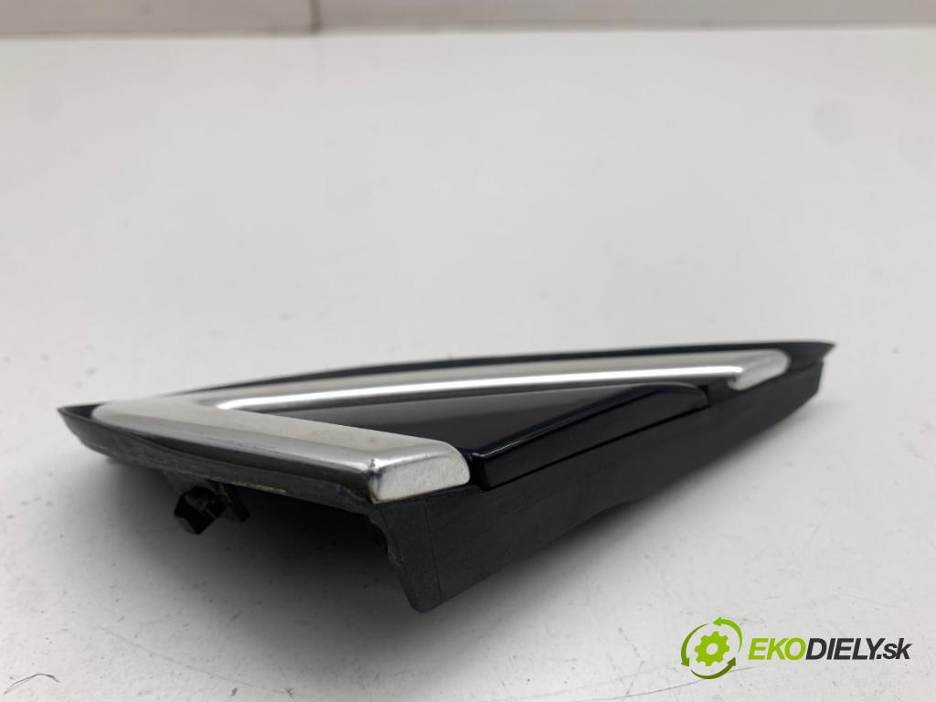 VOLVO V40 liftback 2014 84 kW D2 1560 trojuhelník kryt blatník levý 31416473