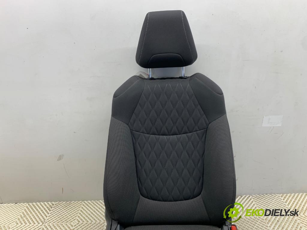 TOYOTA COROLLA E21 sedan 2020 72 kW 1.8 VVTi Hybrid (ZWE211, MZEA12) 1798 sedadlo pravý přední část