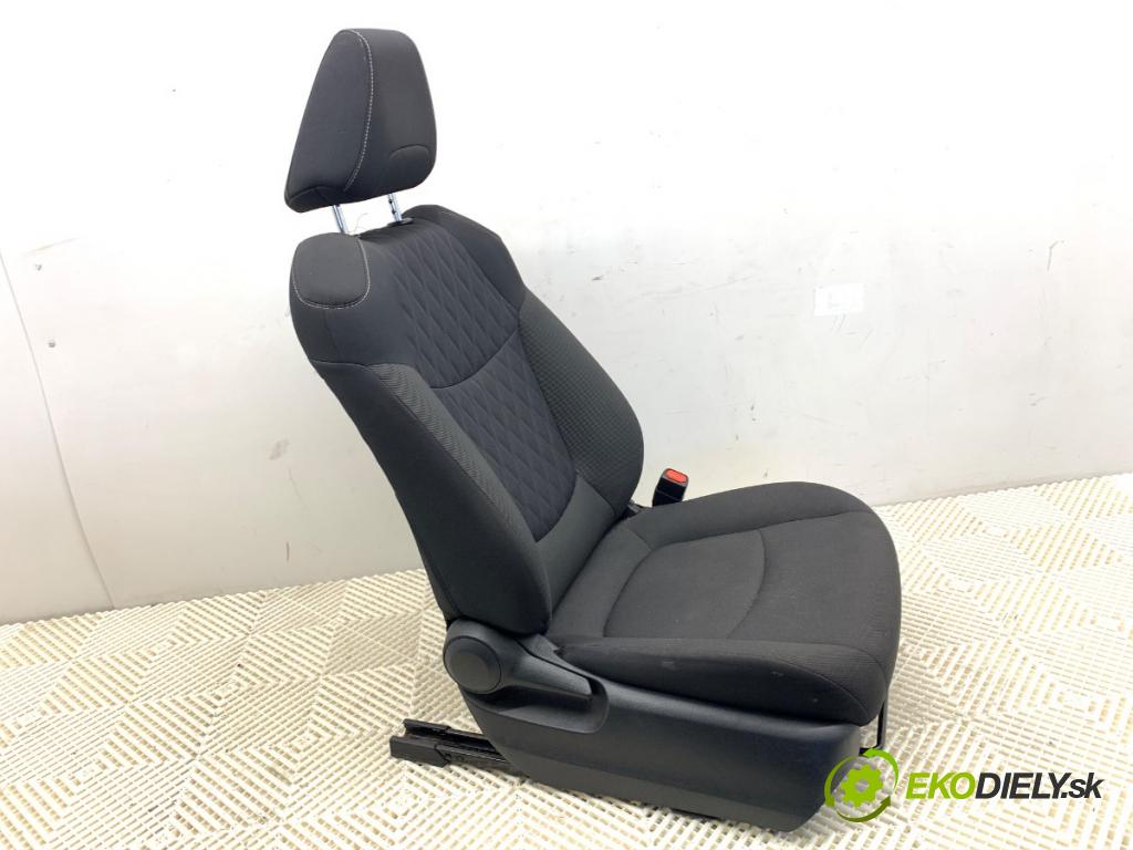 TOYOTA COROLLA E21 sedan 2020 72 kW 1.8 VVTi Hybrid (ZWE211, MZEA12) 1798 sedadlo pravý přední část