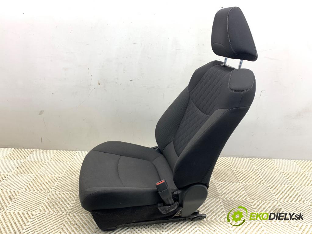 TOYOTA COROLLA E21 sedan 2020 72 kW 1.8 VVTi Hybrid (ZWE211, MZEA12) 1798 sedadlo pravý přední část