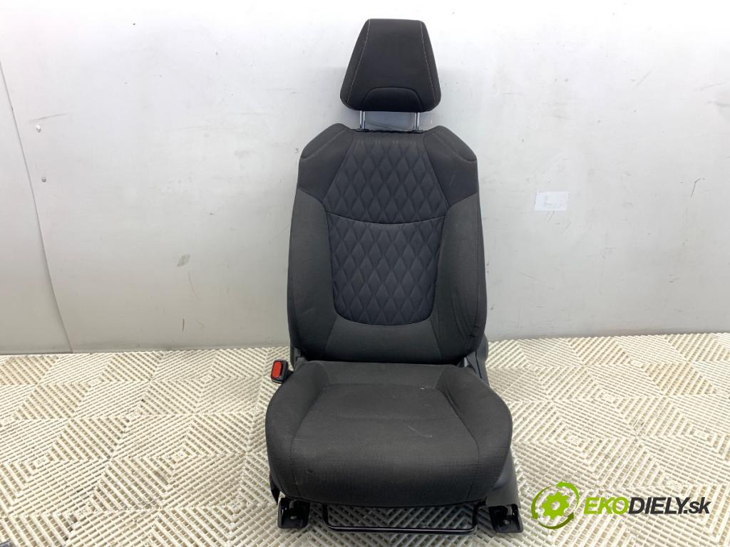 TOYOTA COROLLA E21 sedan 2020 72 kW 1.8 VVTi Hybrid (ZWE211, MZEA12) 1798 sedadlo levý přední část 