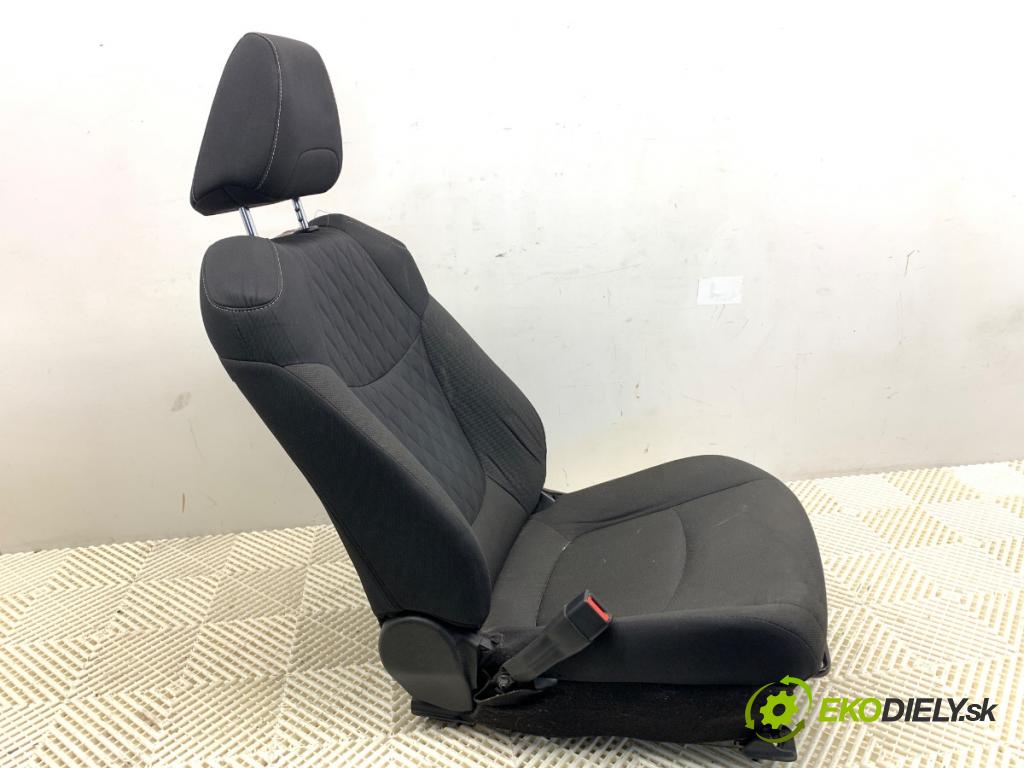 TOYOTA COROLLA E21 sedan 2020 72 kW 1.8 VVTi Hybrid (ZWE211, MZEA12) 1798 sedadlo levý přední část