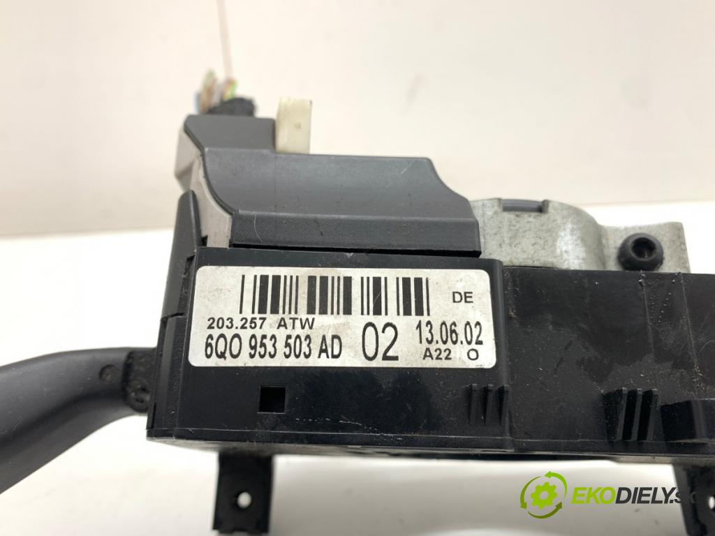 VW POLO IV 9N liftback 2002 55 kW 1.4 TDI 1422 přepínač kombinovaný 6Q0953503AD (Páčky pod volantem)