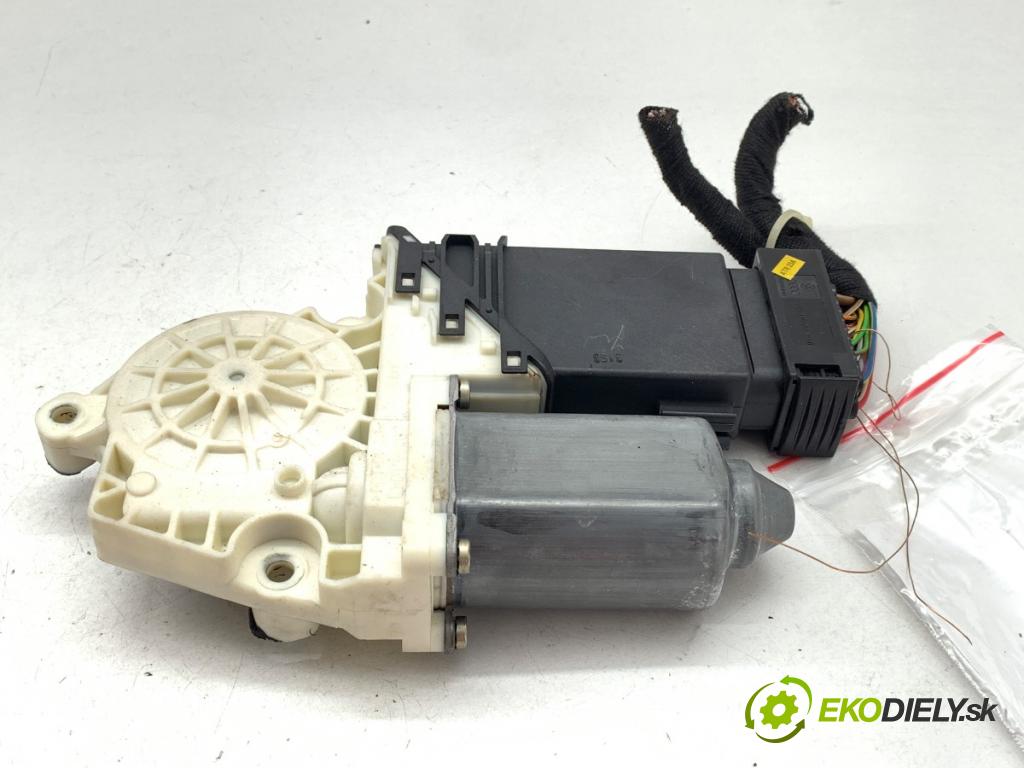 VW GOLF IV liftback 1998 74 kW 1.6 1595 Motor sťahovania okna ľavy predný 101387-101