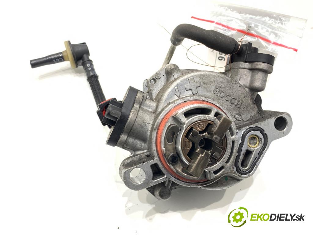 VOLVO V40 liftback 2014 84 kW D2 1560 pumpa vakuová 9804021880