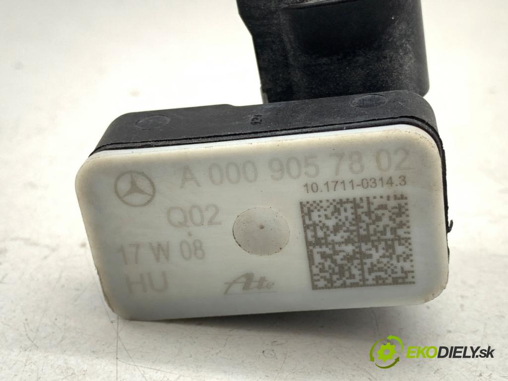 MERCEDES-BENZ GLC Coupe SUV 2017 270 kW AMG 43 4-matic (253.364) 2996 snímač nárazu A0009057802 (Snímač nárazu)