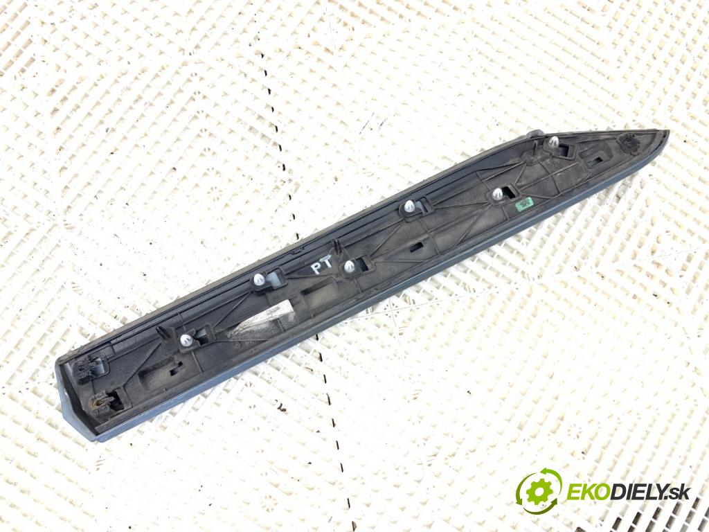 SKODA SUPERB III liftback 2017 132 kW 1.8 TSI 1798 lišta dveře pravý zadní část 3V0853596