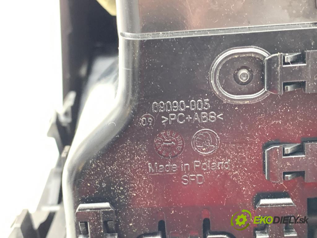 SKODA SUPERB III liftback 2017 132 kW 1.8 TSI 1798 Mriežky kúrenia zad