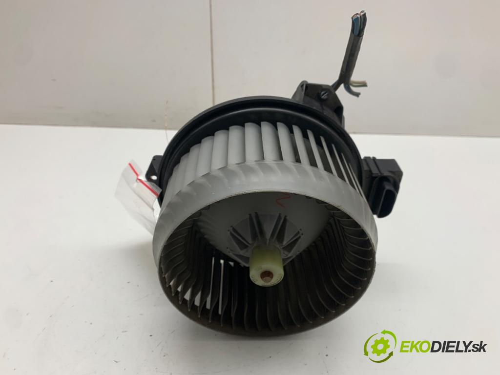 TOYOTA YARIS II liftback 2009 74 kW 1.33 VVT-i (NSP90_) 1329 ventilátor kúrenia 272700-0311