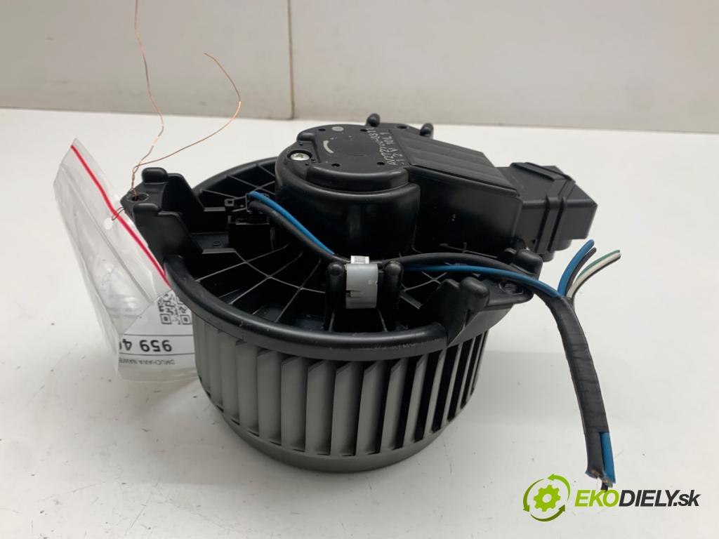 TOYOTA YARIS II liftback 2009 74 kW 1.33 VVT-i (NSP90_) 1329 ventilátor kúrenia 272700-0311