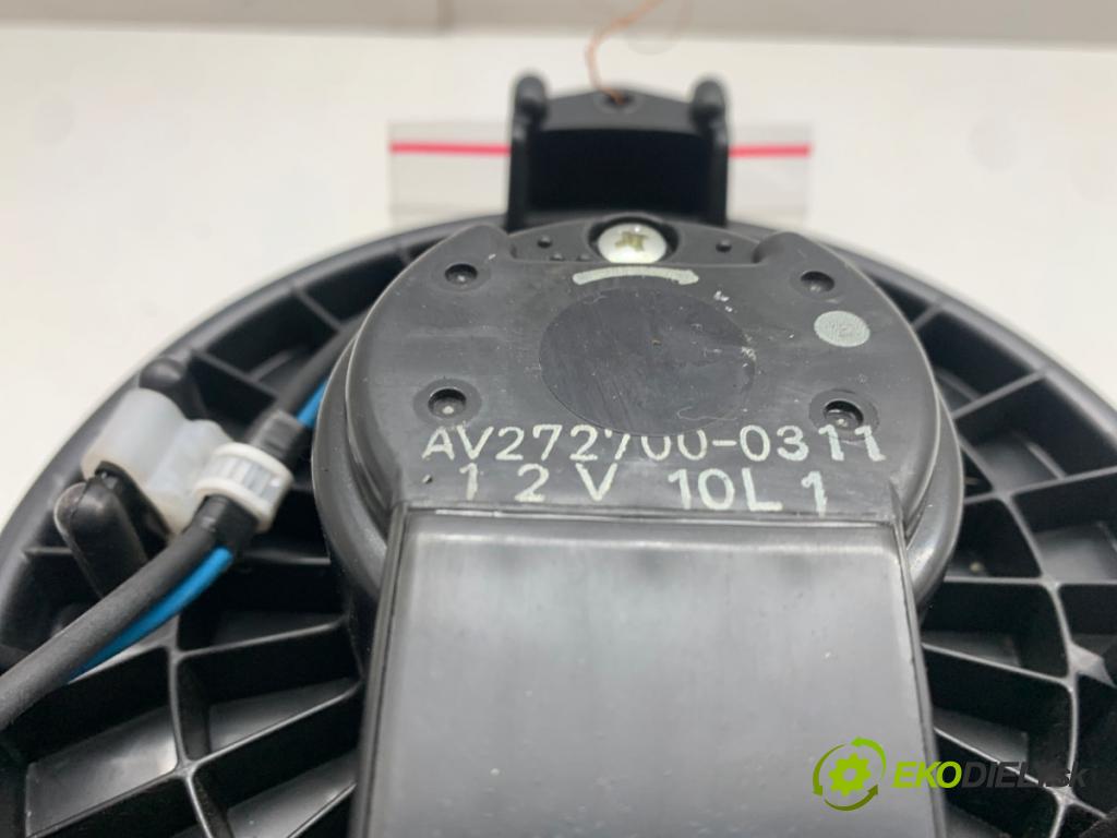 TOYOTA YARIS II liftback 2009 74 kW 1.33 VVT-i (NSP90_) 1329 ventilátor kúrenia 272700-0311