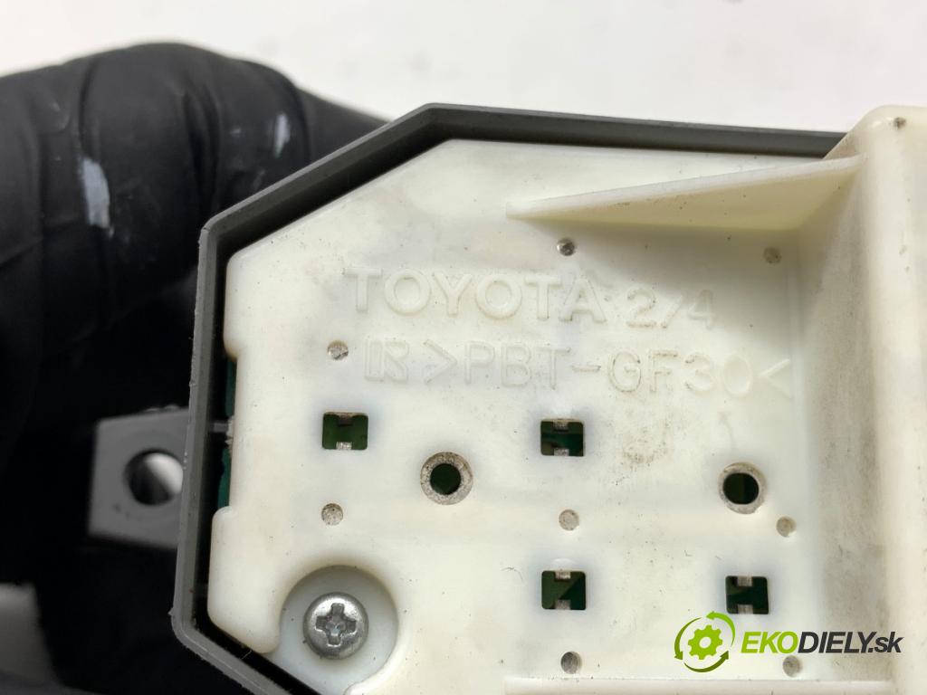 TOYOTA YARIS II liftback 2009 74 kW 1.33 VVT-i (NSP90_) 1329 přepínač oken  (Páčky pod volantem)
