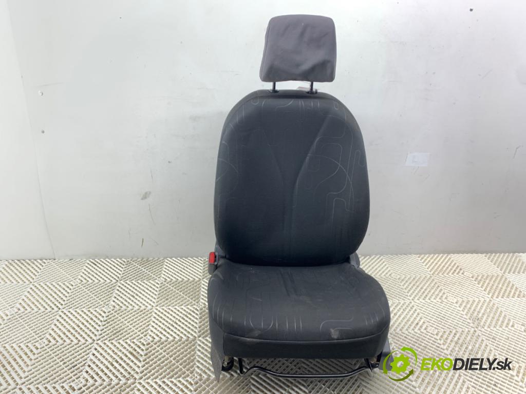 TOYOTA YARIS II liftback 2009 74 kW 1.33 VVT-i (NSP90_) 1329 sedadlo levý přední část 