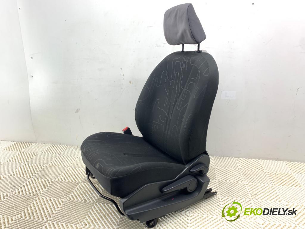 TOYOTA YARIS II liftback 2009 74 kW 1.33 VVT-i (NSP90_) 1329 sedadlo levý přední část