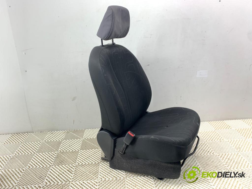 TOYOTA YARIS II liftback 2009 74 kW 1.33 VVT-i (NSP90_) 1329 sedadlo levý přední část