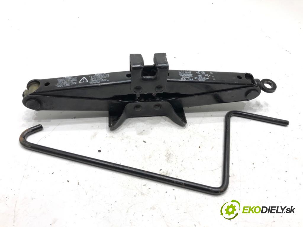 TOYOTA YARIS II liftback 2009 74 kW 1.33 VVT-i (NSP90_) 1329 ZVEDÁK: - mechanismus 09111-05010