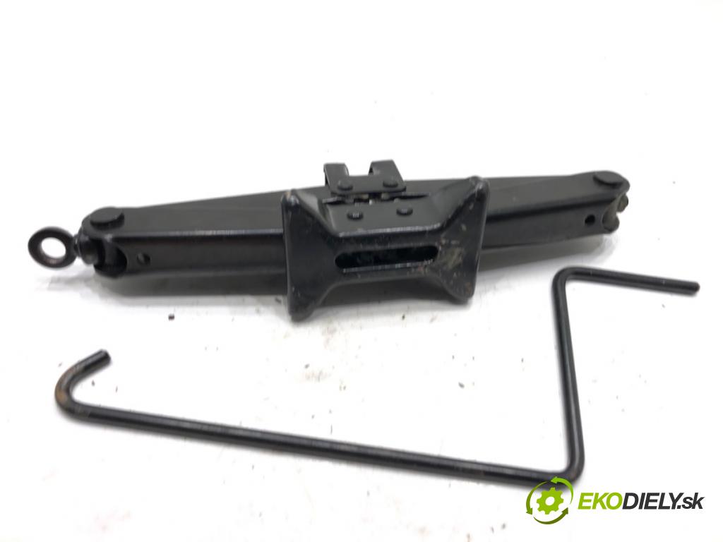 TOYOTA YARIS II liftback 2009 74 kW 1.33 VVT-i (NSP90_) 1329 ZVEDÁK: - mechanismus 09111-05010