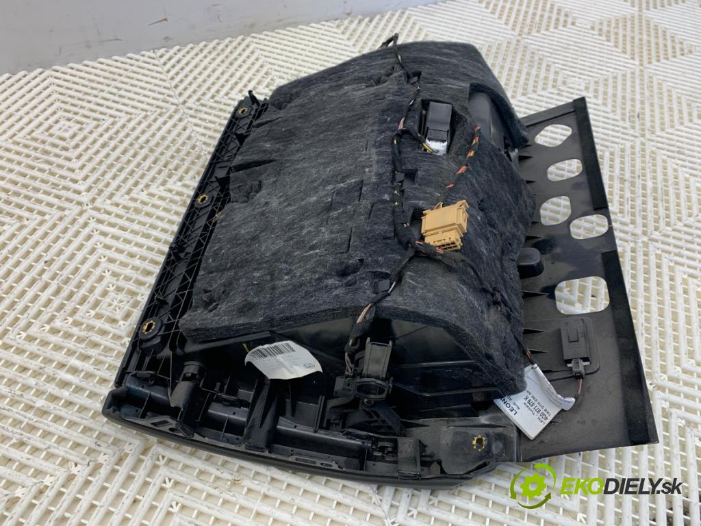 AUDI A6 C7 sedan 2015 110 kW 2.0 TDI 1968 Priehradka, kastlík spolujazdca 4G8857035D (Priehradka (kastlík))