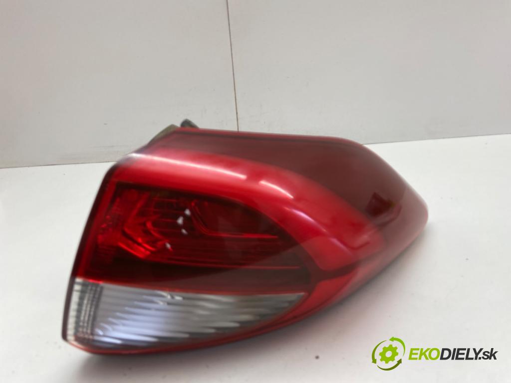 HYUNDAI TUCSON SUV 2015 100 kW 2.0 CRDi 1995 Svetlo pravy zad 