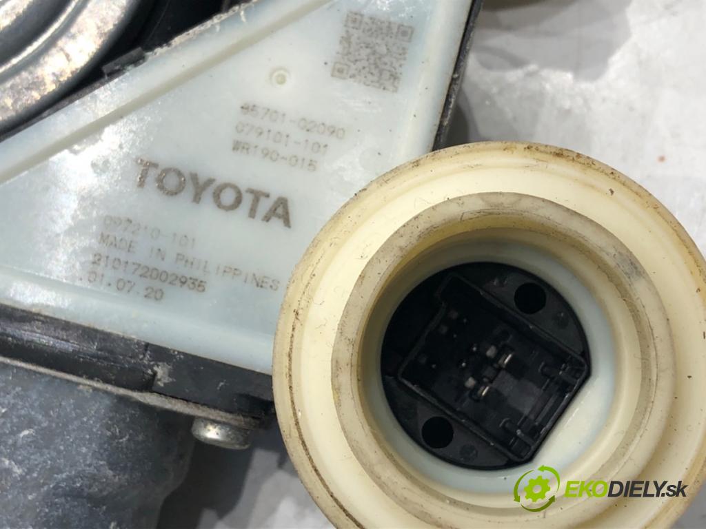 TOYOTA COROLLA E21 sedan 2020 72 kW 1.8 VVTi Hybrid (ZWE211, MZEA12) 1798 mechanismus okna pravý zadní část 553422-104