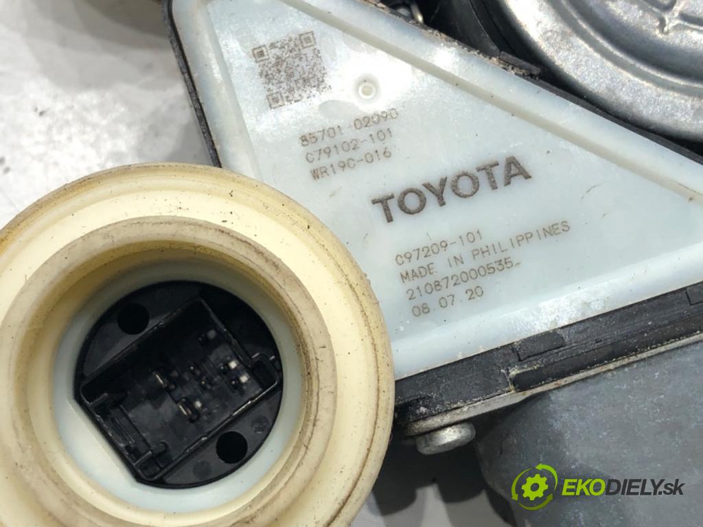 TOYOTA COROLLA E21 sedan 2020 72 kW 1.8 VVTi Hybrid (ZWE211, MZEA12) 1798 mechanismus okna levý zadní část 553423-104