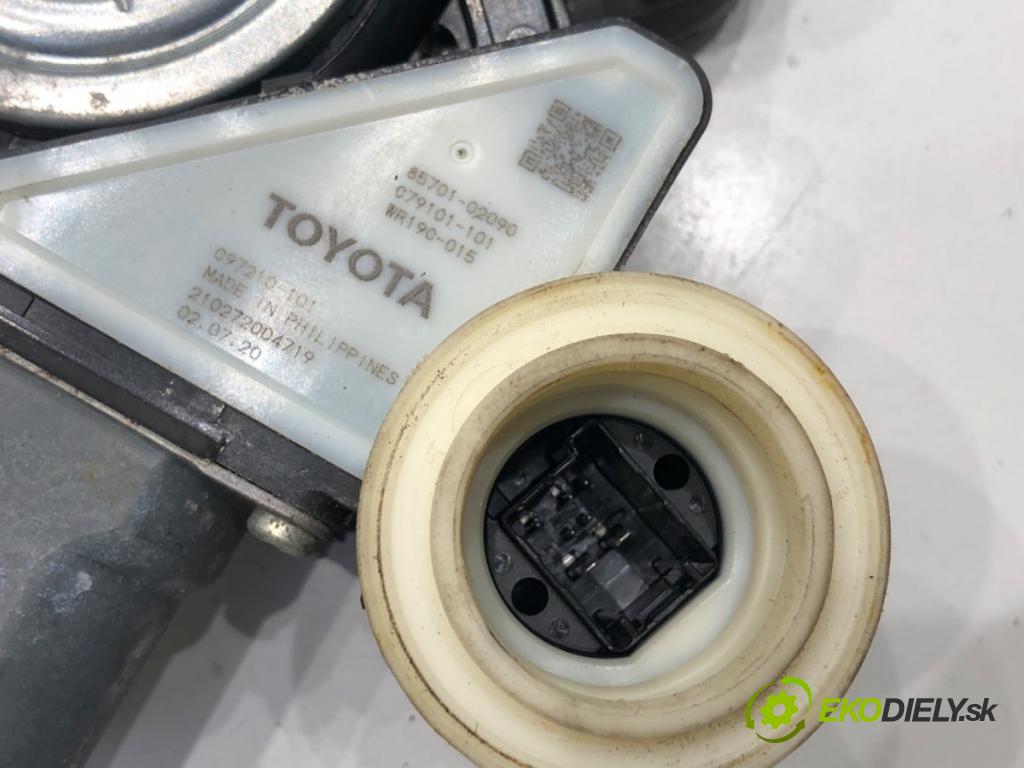 TOYOTA COROLLA E21 sedan 2020 72 kW 1.8 VVTi Hybrid (ZWE211, MZEA12) 1798 mechanismus okna pravý přední část 553420-104