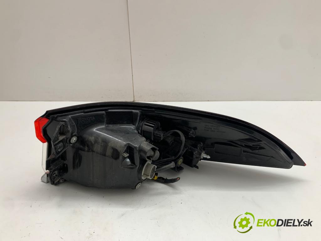 TOYOTA COROLLA E21 sedan 2020 72 kW 1.8 VVTi Hybrid (ZWE211, MZEA12) 1798 Svetlo ľavy zad