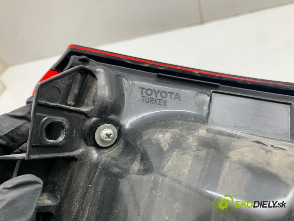 TOYOTA COROLLA E21 sedan 2020 72 kW 1.8 VVTi Hybrid (ZWE211, MZEA12) 1798 Svetlo ľavy zad