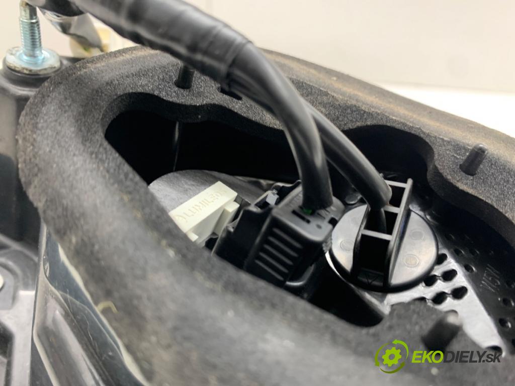 TOYOTA COROLLA E21 sedan 2020 72 kW 1.8 VVTi Hybrid (ZWE211, MZEA12) 1798 světlo levý zadní část vnitřní 81590-02C21