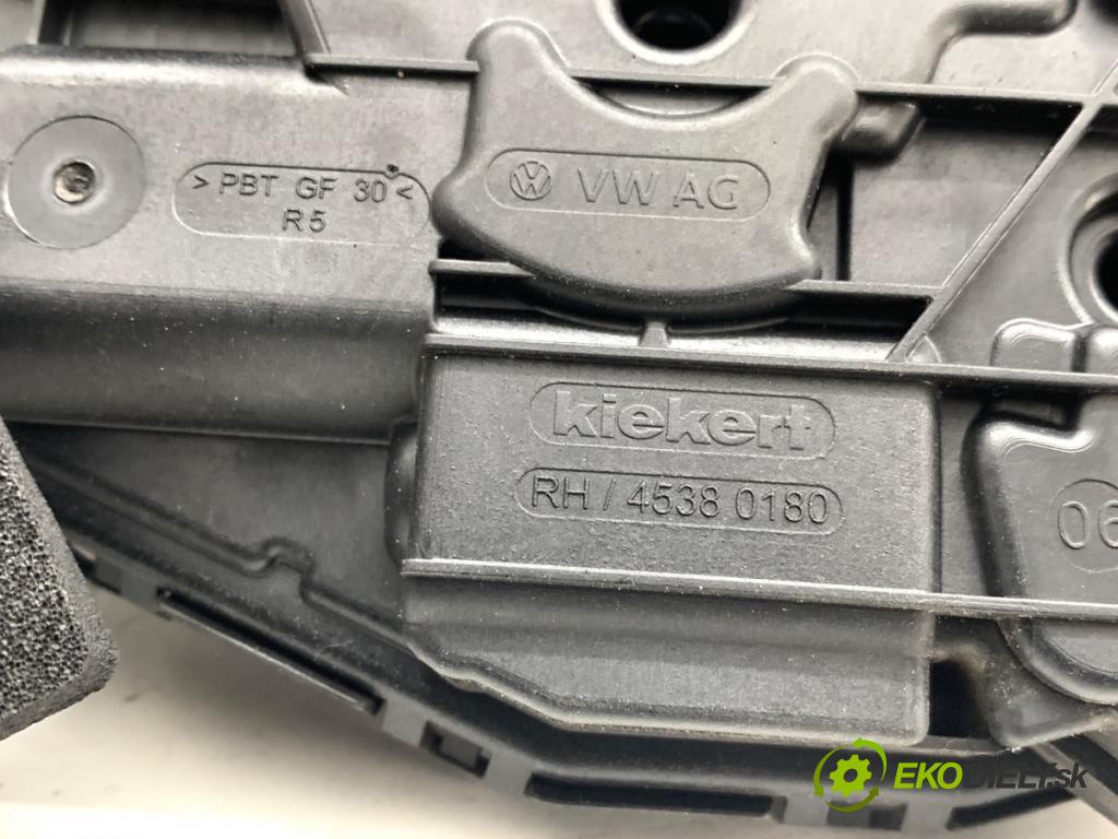 VW GOLF VIII Kombi 2022 110 kW 2.0 TDI 1968 zámok dveře pravý zadní část 5TA839016P