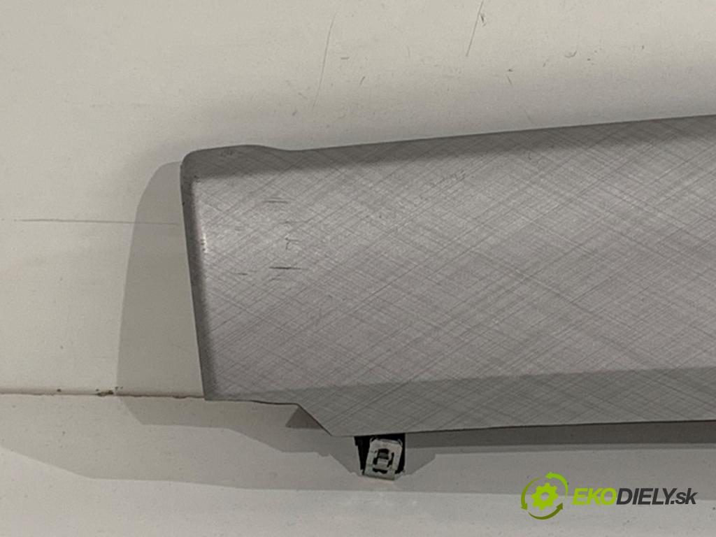 VW GOLF VIII Kombi 2022 110 kW 2.0 TDI 1968 Lišta kryt prístrojovky 5H1858416E
