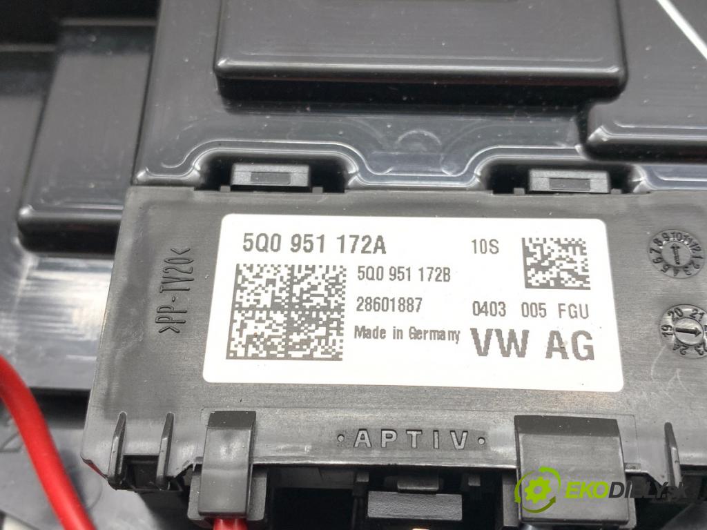 VW GOLF VIII Kombi 2022 110 kW 2.0 TDI 1968 Svetlo stropné 5Q0951172A