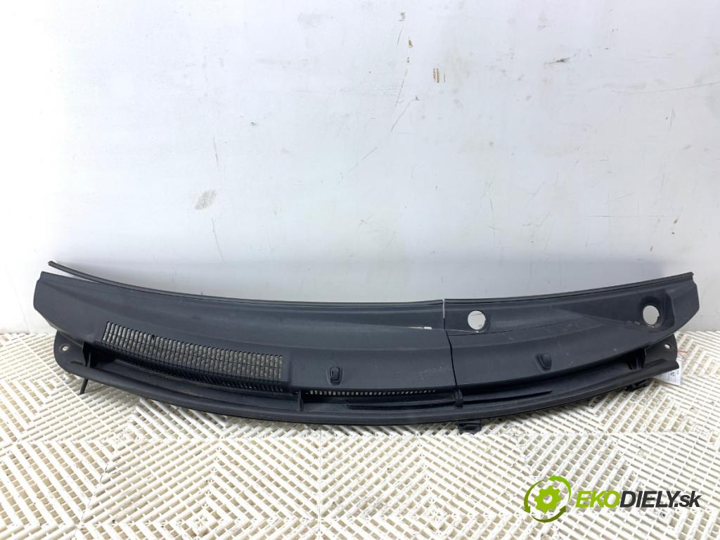 TOYOTA YARIS II liftback 2009 74 kW 1.33 VVT-i (NSP90_) 1329 torpédo plast pod čelní okno 55781-0D100 (Plast pod čelním sklem)