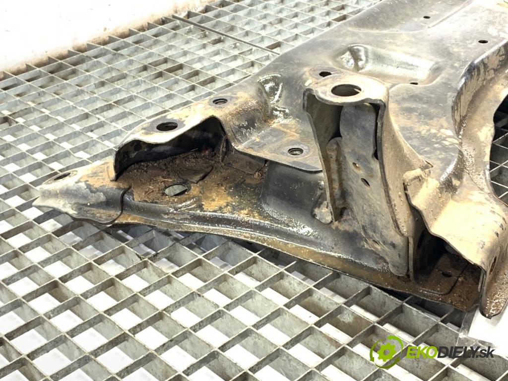 TOYOTA YARIS II liftback 2009 74 kW 1.33 VVT-i (NSP90_) 1329 výztuha pod motor  (Přední výztuha)