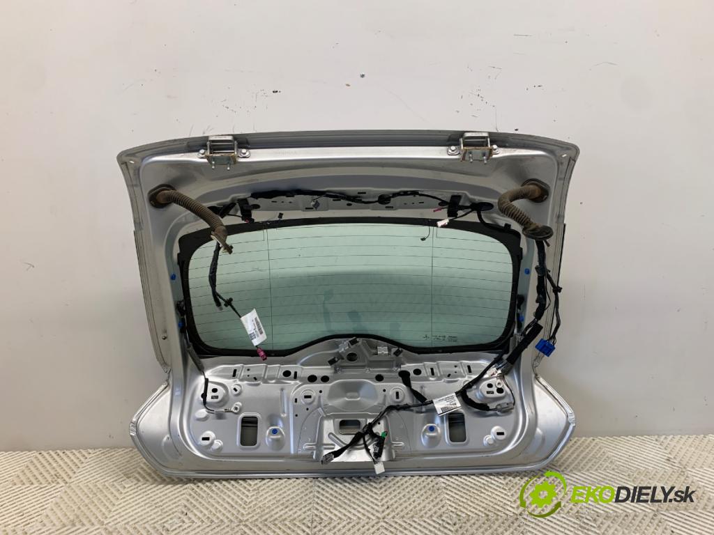 VOLVO V40 liftback 2014 110 kW D3 1984 kapota zad 711