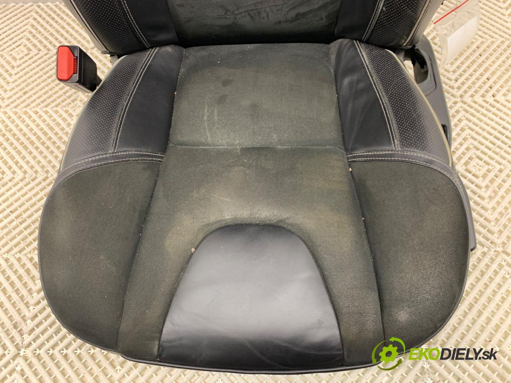 VOLVO V40 liftback 2014 110 kW D3 1984 sedadlo levý přední část