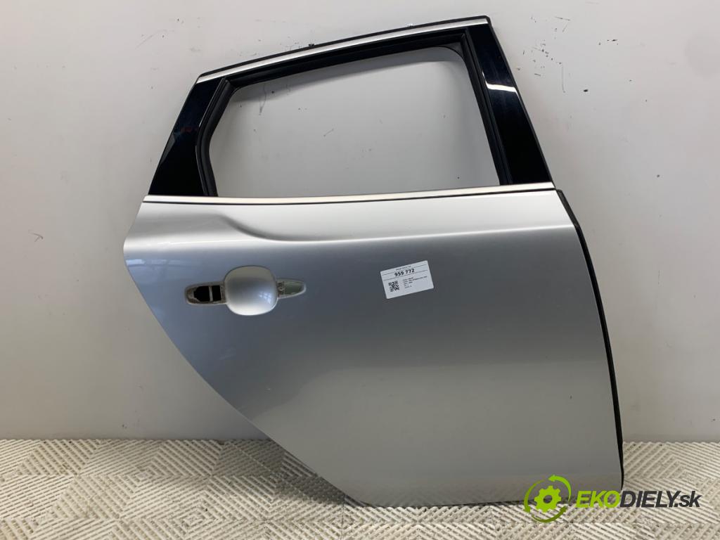 VOLVO V40 liftback 2014 110 kW D3 1984 dveře pravý zadní část 711 