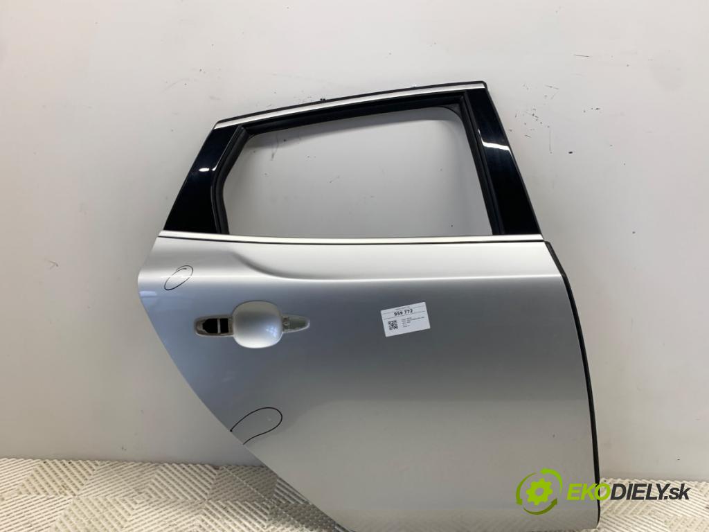 VOLVO V40 liftback 2014 110 kW D3 1984 dveře pravý zadní část 711