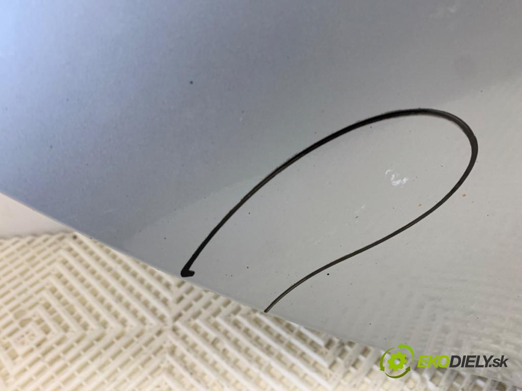 VOLVO V40 liftback 2014 110 kW D3 1984 dveře pravý zadní část 711