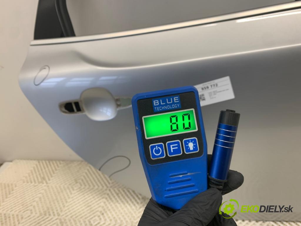 VOLVO V40 liftback 2014 110 kW D3 1984 dveře pravý zadní část 711
